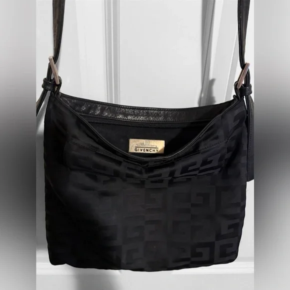 *Rare* Givenchy Black Nylon Vintage Crossbody Bag! - Picture 3 of 7